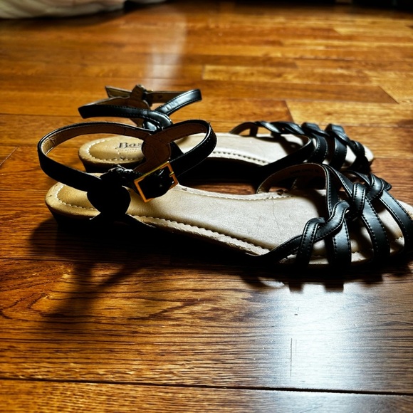 GH Bass  & Co black strappy flat sandals . - Picture 9 of 13